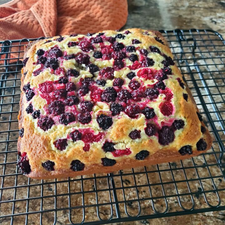 Dragonfruit Dream Cream Cake