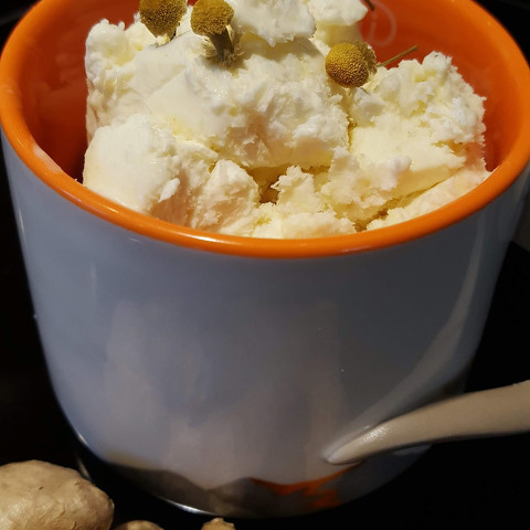 Chamomile ginger no churn ice cream