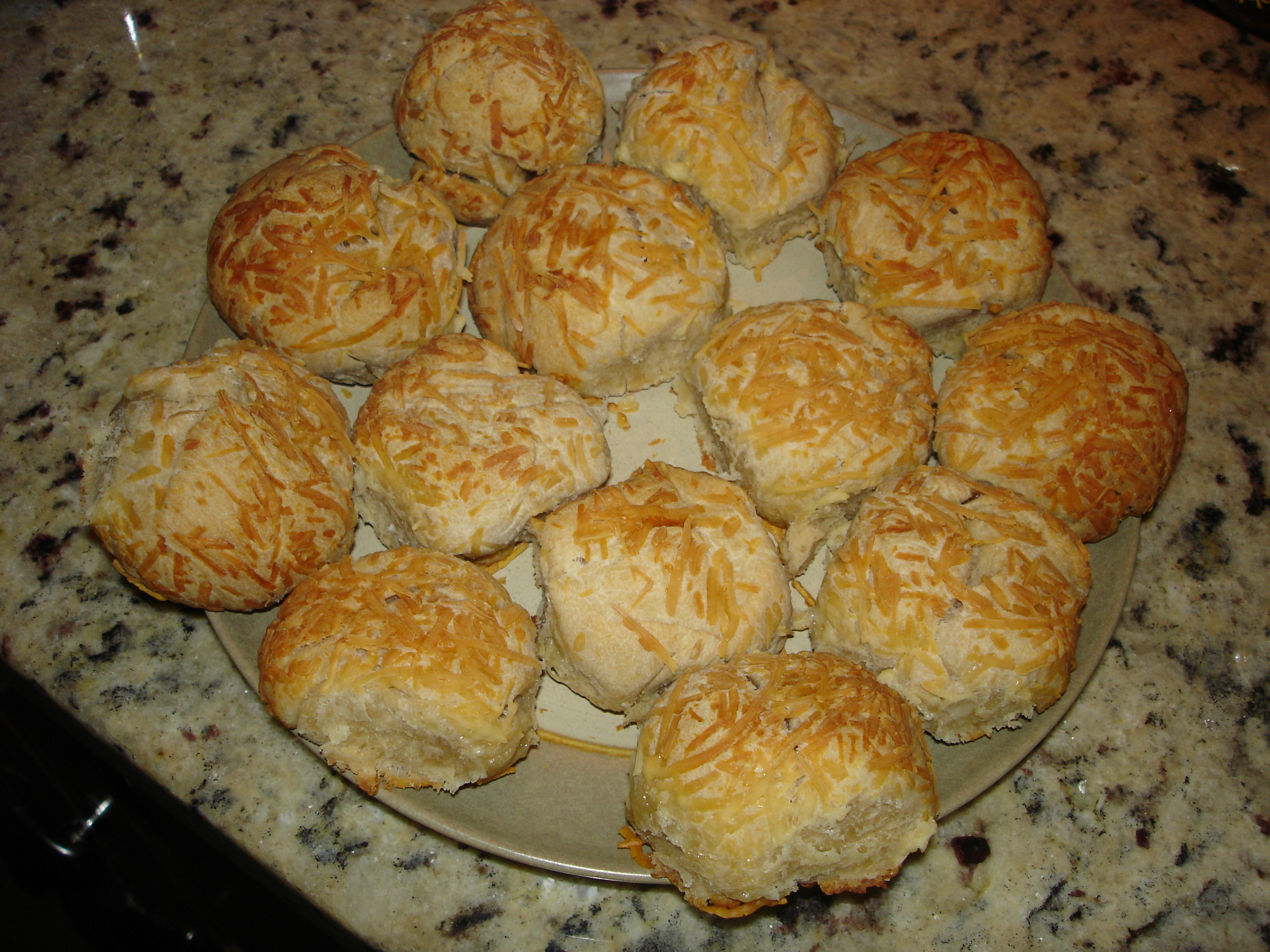 Cheesy Pu'erh Dinner Rolls